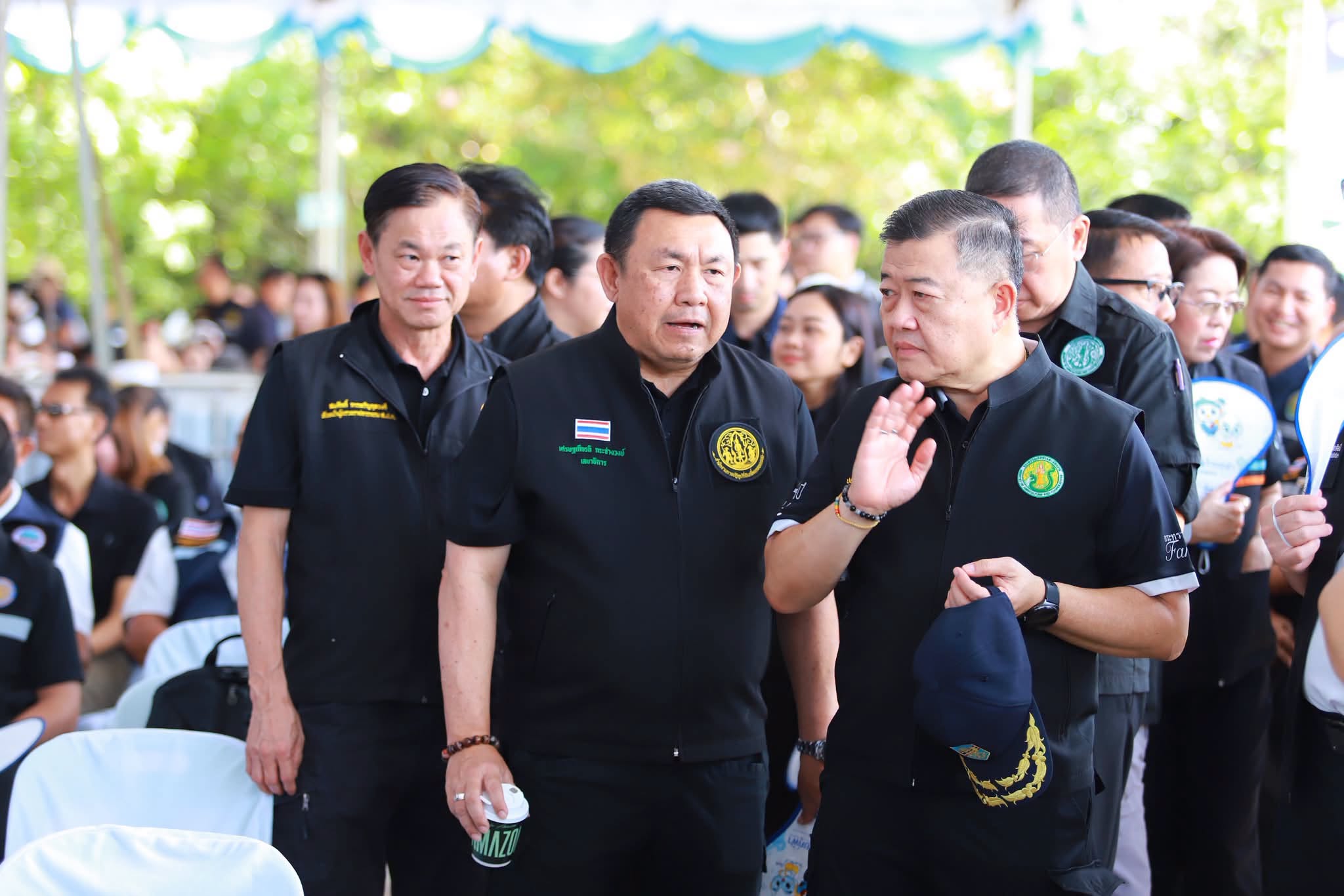 title - เลขาธิการ ส.ป.ก. พร้อมคณะ ร่วมลงพื้นที่กับคณะนายกรัฐมนตรี ติดตามการบริหารจัดการน้ำ เพิ่มศักยภาพระบายน้ำ ลดเสี่ยงน้ำท่วมหาดใหญ่ 